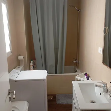 Δωμάτια σε οικογενειακή κατοικία For Men